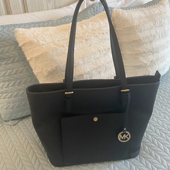 Michael Kors Handbags - Michael Kors Black Large Jet Set Snap Pocket Tote Handbag